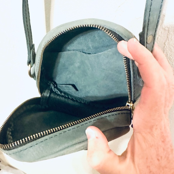Portland Leather Goods Circle Crossbody Bag Storm Gray/ Blue EUC - Picture 5 of 6